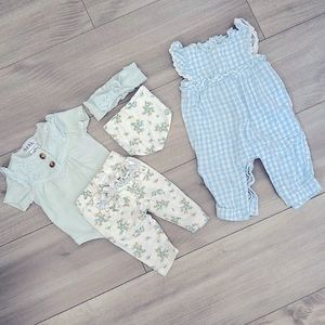 2 blue outfits + matching bows 🩵